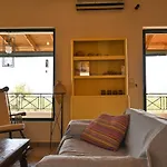Pavlos' With View بيت للعطل Kórfos